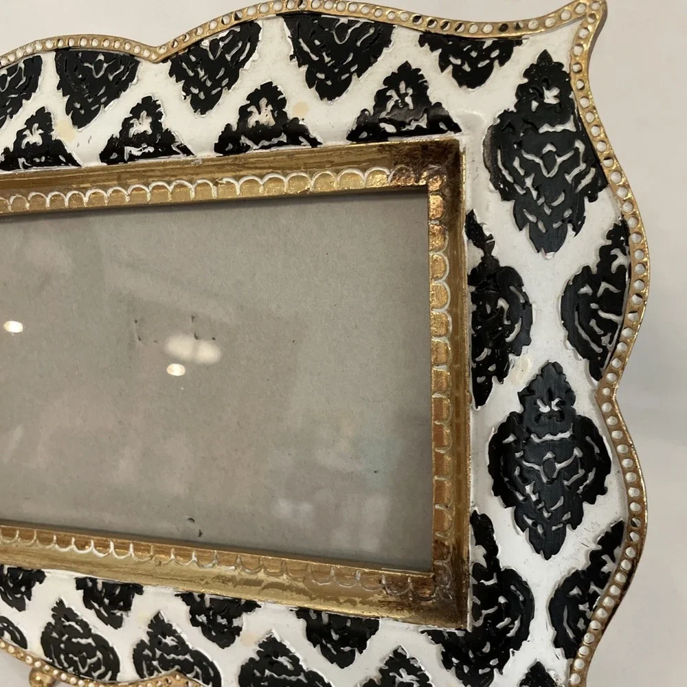 Sicura Tandoor Ikat Black White Gold Resin 7
